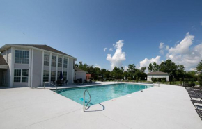 Updated, Ground Floor Unit w/ Pool & Gym, Sleeps 6